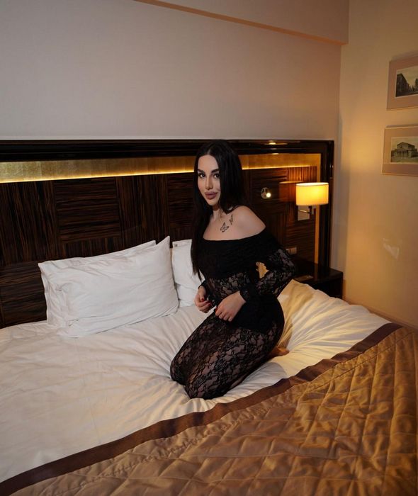 Искусство Рекламы Своего Тела: Как Проститутки Используют Социальные Сети для Развития Бизнеса Искусство Рекламы Своего Тела: Как Проститутки Используют Социальные Сети для Развития Бизнеса